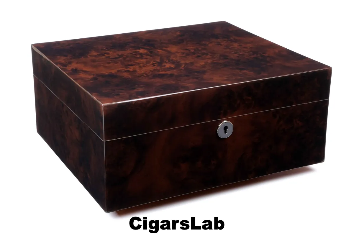 Хьюмидор Howard Miller на 50 сигар, Камфорное дерево