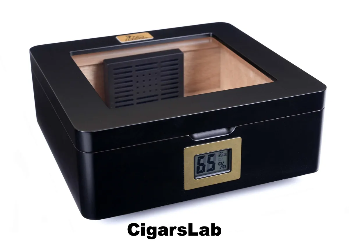 Хьюмидор Lubinski на 30 сигар со стеклом, Черный лак